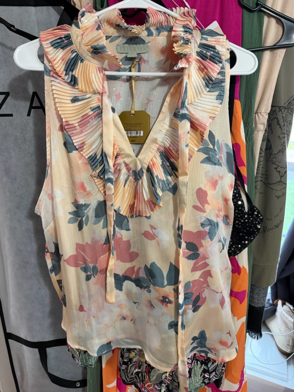 Floral Ruffled Sleeveless Blouse - Cream/Pink